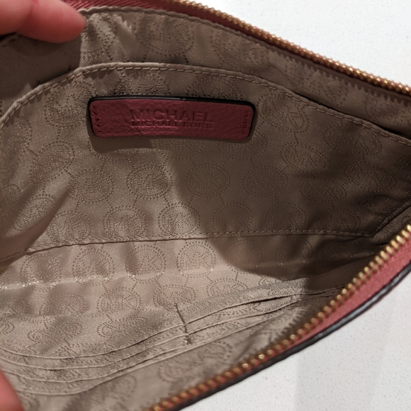 Michael kors clutch - Picture 3 of 3